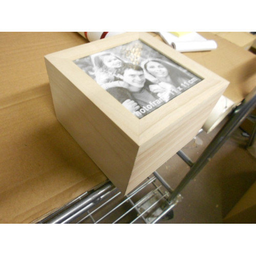 14 houten kistjes met fotolijst 11x11