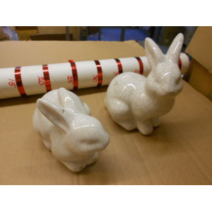 2 aardewerk konijntjes