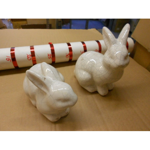 2 aardewerk konijntjes