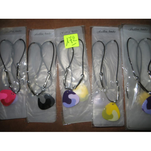 Kinder halsketting met bijhorende oorbellen 10 sets