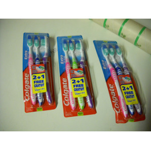 Colgate tandenborstels, 3x3 stuks, verpakking niet netjes