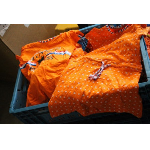 Partij oranje shirts ruim 40 stuks div prints en maten ds 516
