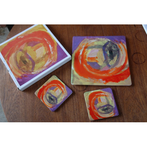 Set vierkante beschilderde aardewerk borden