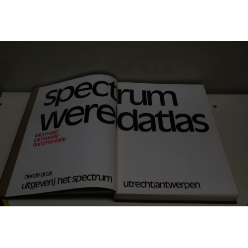Spectrum wereld atlas 1973