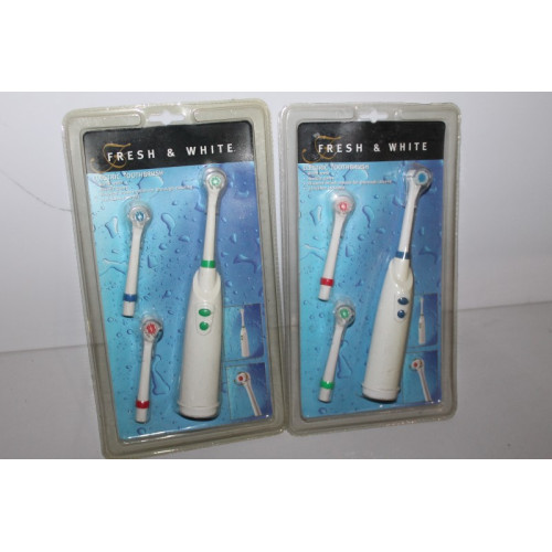 2 x Electrische Tandenborstel met 2 extra opzetstukken