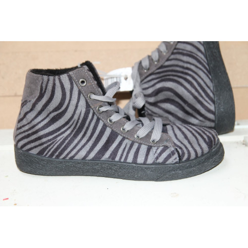 Winter Sneakers grijs gestreept zwarte voering  m.37  (k674)