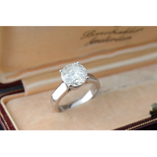 Witgouden solitaire ring met een diamant van 2,31 carat