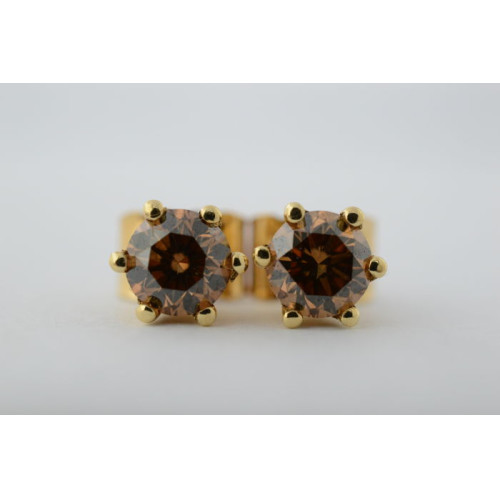 Gouden solitaire oorbellen met natuurlijke gekleurde diamanten 0,90 carat