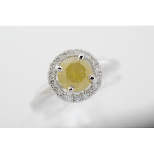 Witgouden entourage ring met fancy yellow diamant