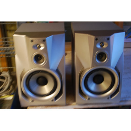 2 sony speakers