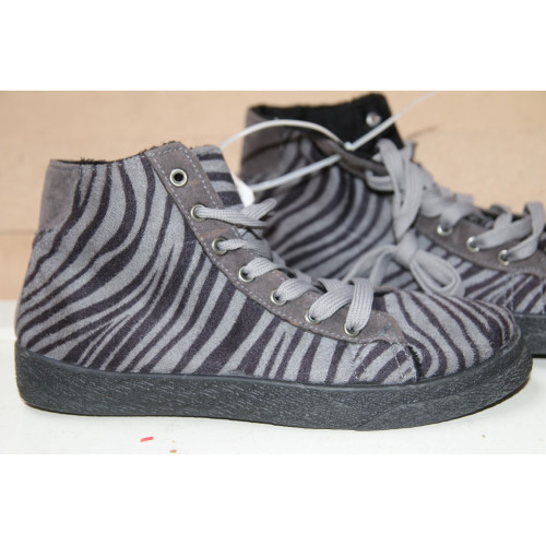 Winter sneakers grijs gestreept zwarte voering m. 36