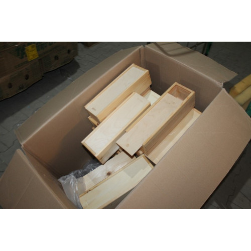 Grote doos met diverse houten kistjes zie foto's ca 26 stuks