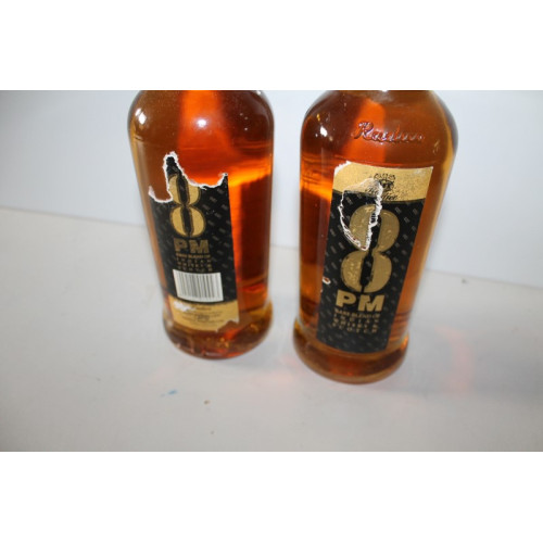 8pm indian whisky scotch 2 flessen etiketten wat beschadigd