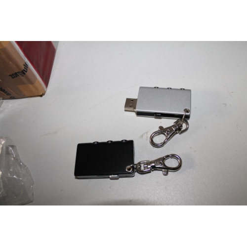 USB sleutelhangers met cijferslot ca 22 stuks