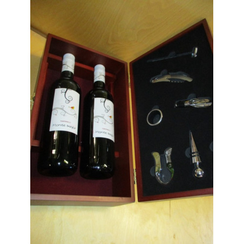 geschenk set met flessen wijn en accessoires