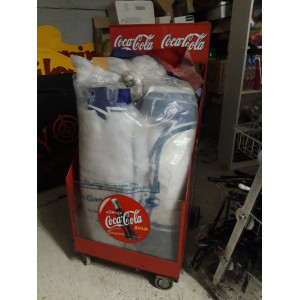 Coca-Cola kar / winkel display met partij div horeca reclame doeken 