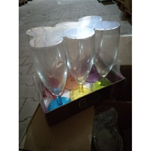 Glazen fluitjes met gekleurde onderkant 6 stuks  16 sets  vk 138