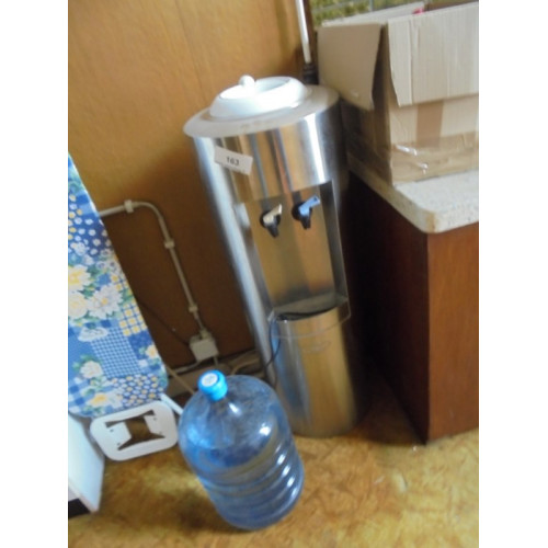 Water dispenser en 1 waterfles