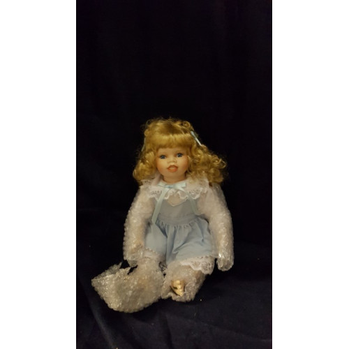 Porseleinen pop meisje met strikje 40 cm aantal 1 stuks.