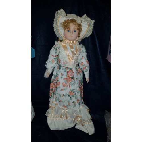 Porseleinen pop meisje in lange jurk 80 cm aantal 1 stuks.