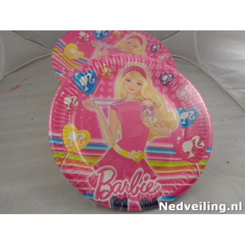 6 pakjes met 8 papieren bordjes Barbie 23cm 