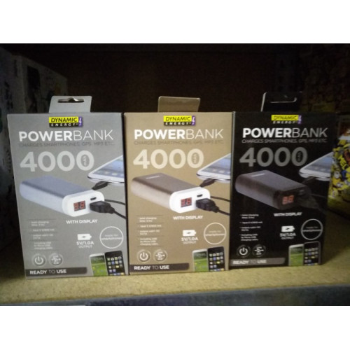 Power bank  4400 mha  3 stuks   vk 61