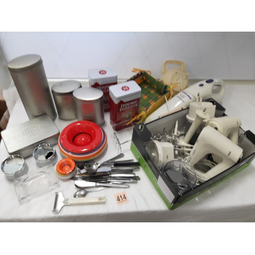 Keukengerei; mixer-en keukenmachine BRAUN, set voorraadblikken, asbakken, kruimeldief, en meer