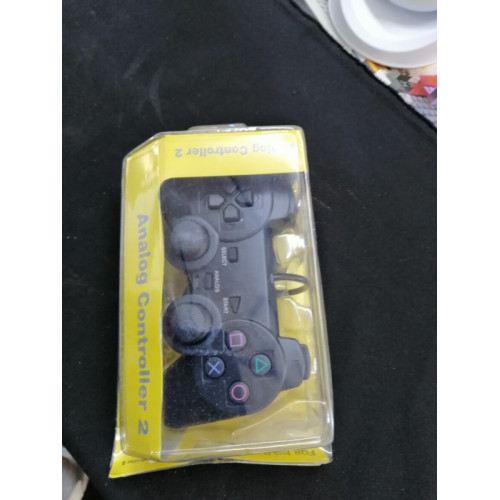Playstaion controller zie fotos sommige verpakking schade  random geleverd 1 stuks