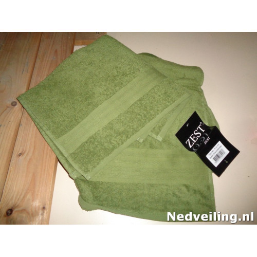 2x groene handdoek 