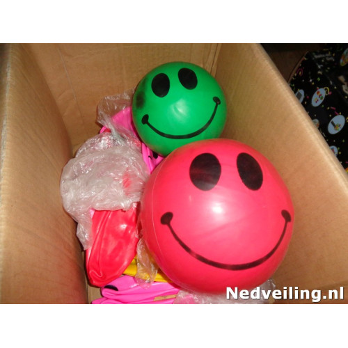 15x Diverse ballen met smiley gezicht 