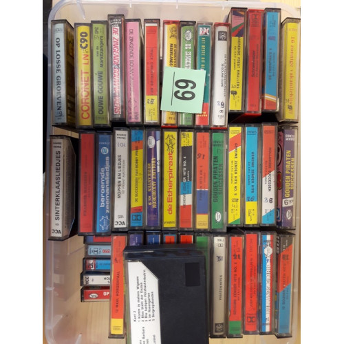 Cassettebandjes assorti nederlandstalige muziek en verhalen 75 stuks