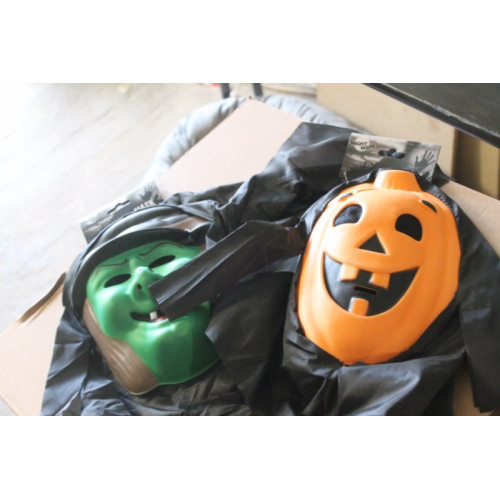 2 maskers groen en oranje    ds. C