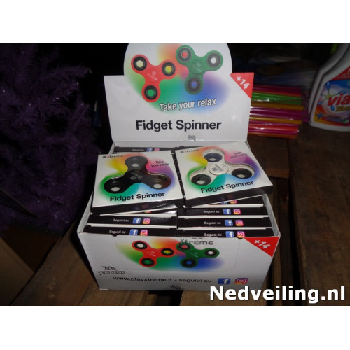 96x Spinners in display 