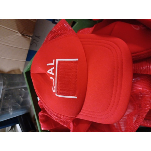 Voetbal cap rood zonder bal 12 stuks   AA034