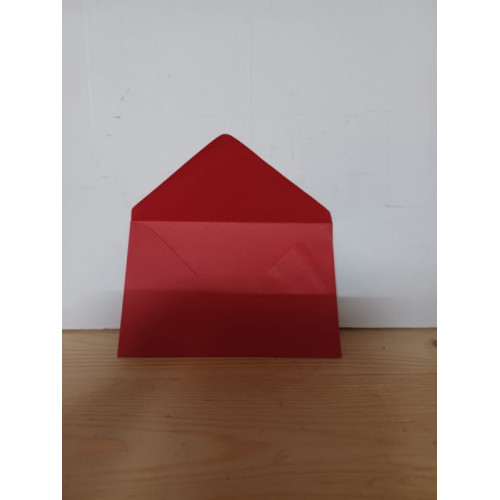 Partij enveloppen rood gegomd 140x90mm aantal 800 stuks.