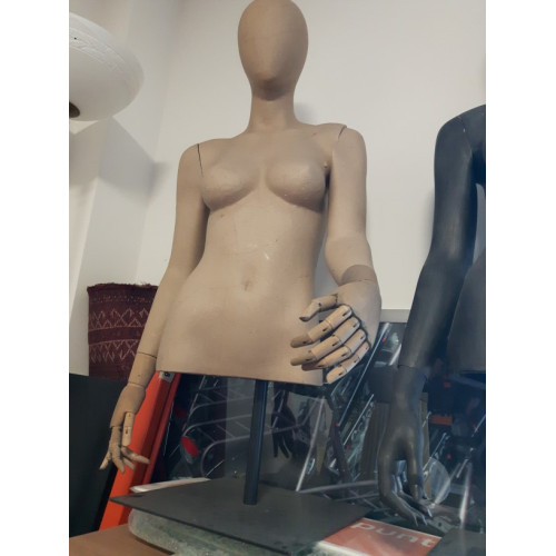 Etalagepop op statief, 106 cm hoog, houten hand met knik en draaibare pols, 1 stuk