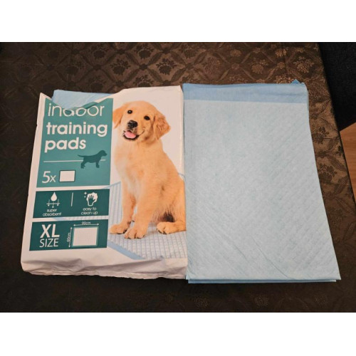 9 x Puppy training pads.